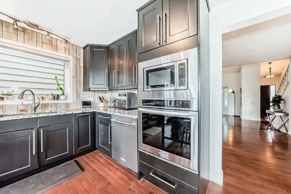 15 Hawkcliff Way NW Calgary AB T3G 2R8