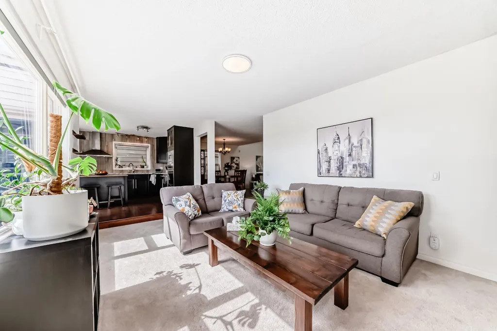 15 Hawkcliff Way NW Calgary AB T3G 2R8