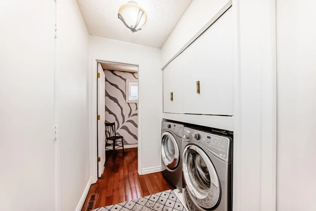 15 Hawkcliff Way NW Calgary AB T3G 2R8