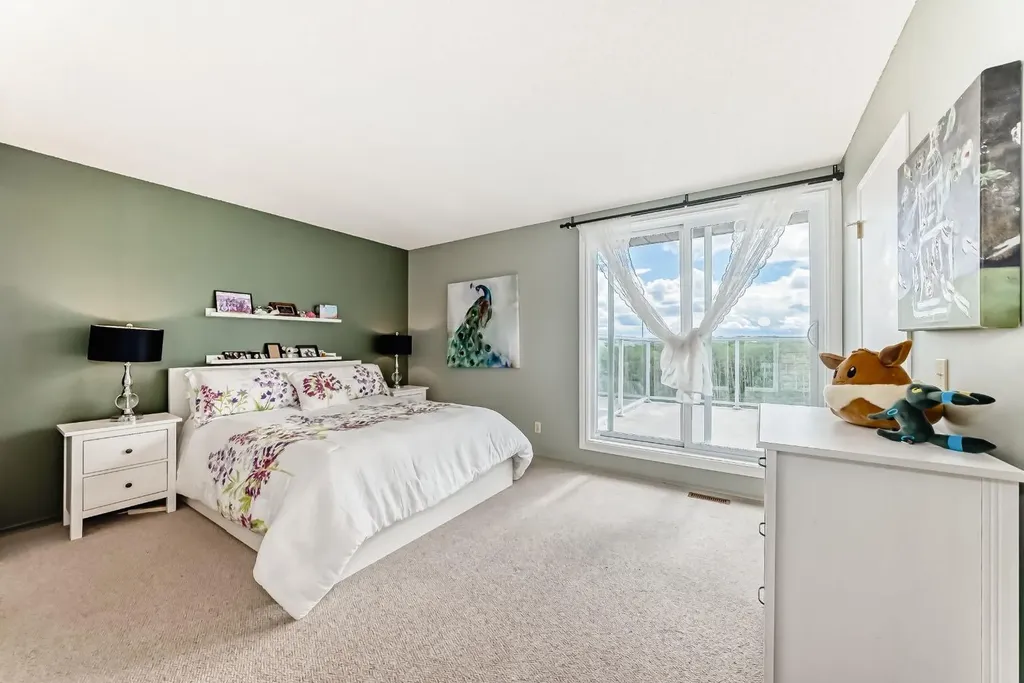 15 Hawkcliff Way NW Calgary AB T3G 2R8