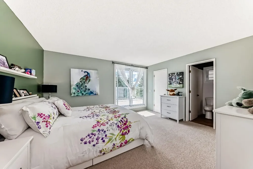 15 Hawkcliff Way NW Calgary AB T3G 2R8