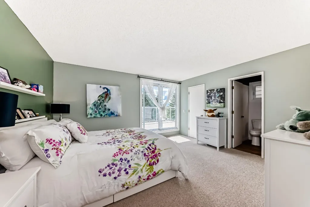 15 Hawkcliff Way NW Calgary AB T3G 2R8