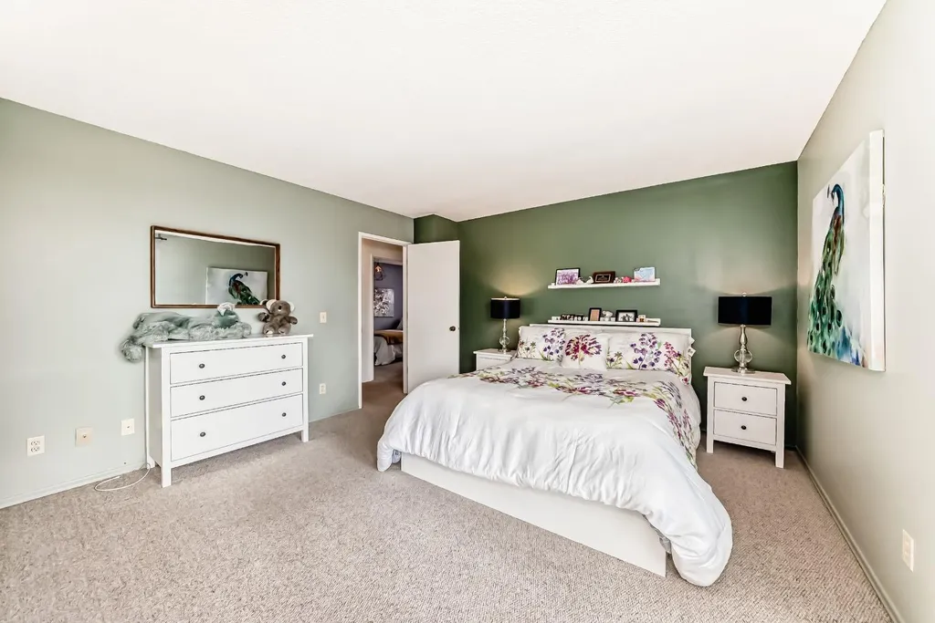 15 Hawkcliff Way NW Calgary AB T3G 2R8