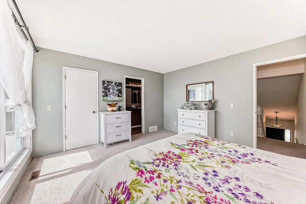 15 Hawkcliff Way NW Calgary AB T3G 2R8