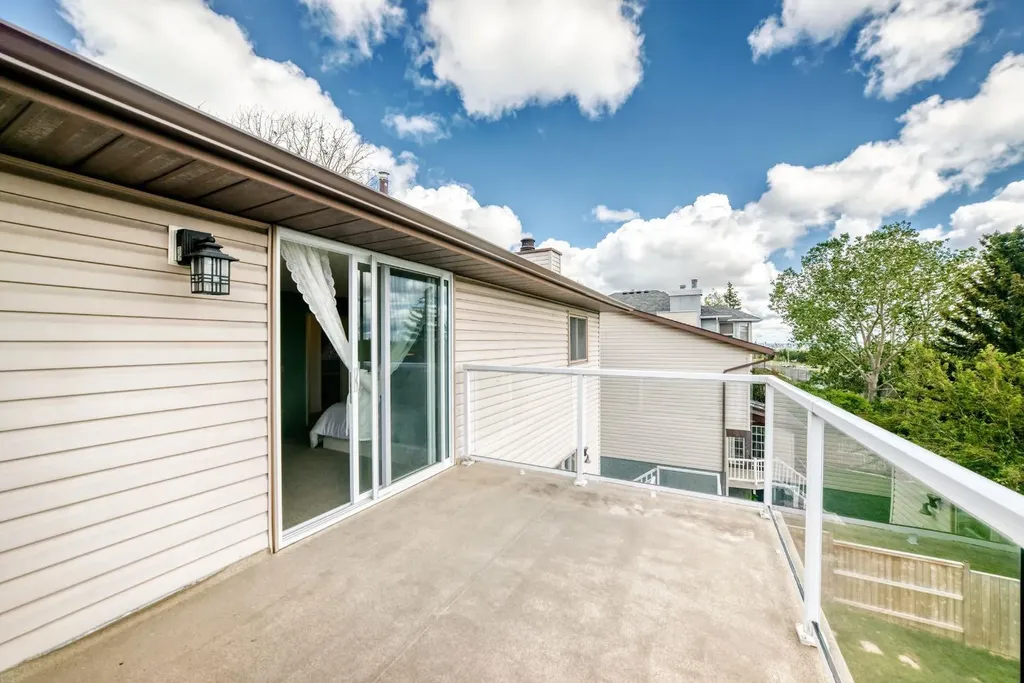 15 Hawkcliff Way NW Calgary AB T3G 2R8
