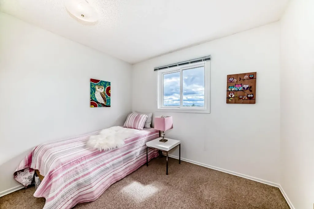 15 Hawkcliff Way NW Calgary AB T3G 2R8