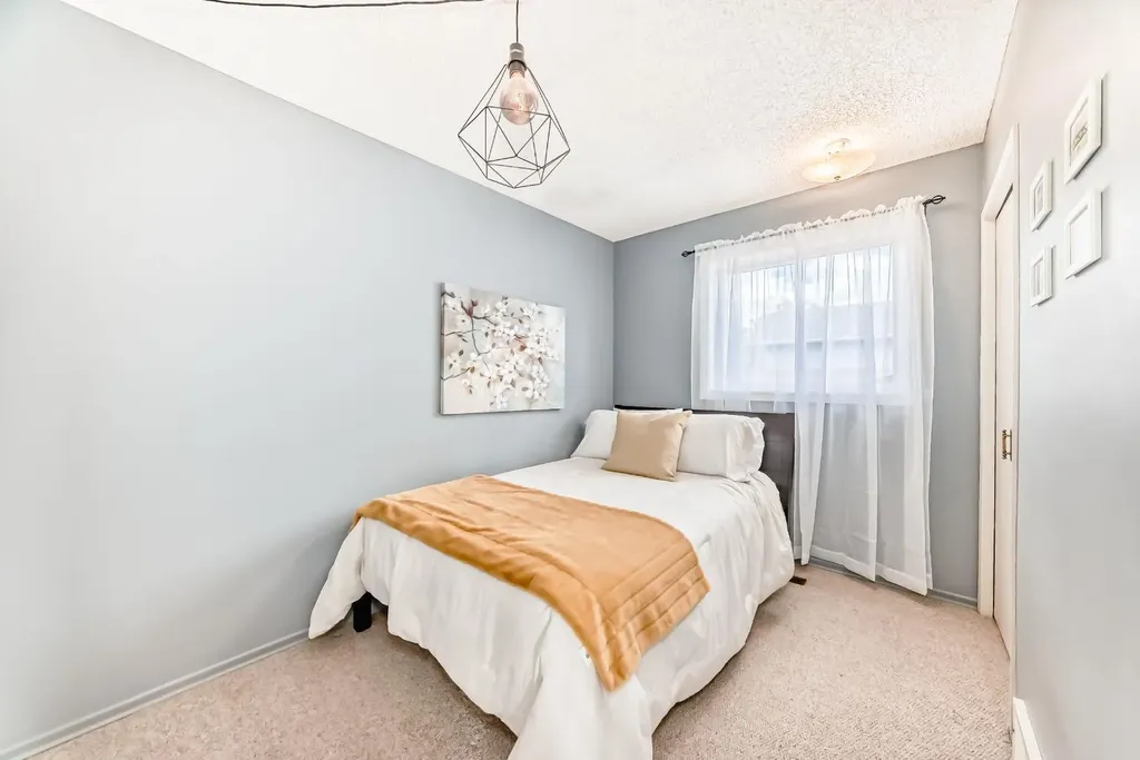 15 Hawkcliff Way NW Calgary AB T3G 2R8