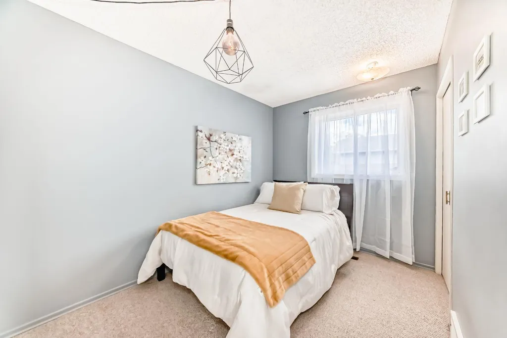 15 Hawkcliff Way NW Calgary AB T3G 2R8