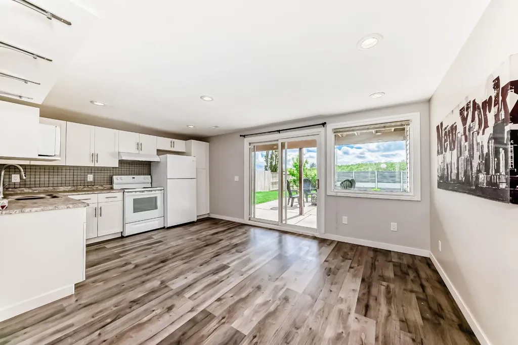 15 Hawkcliff Way NW Calgary AB T3G 2R8