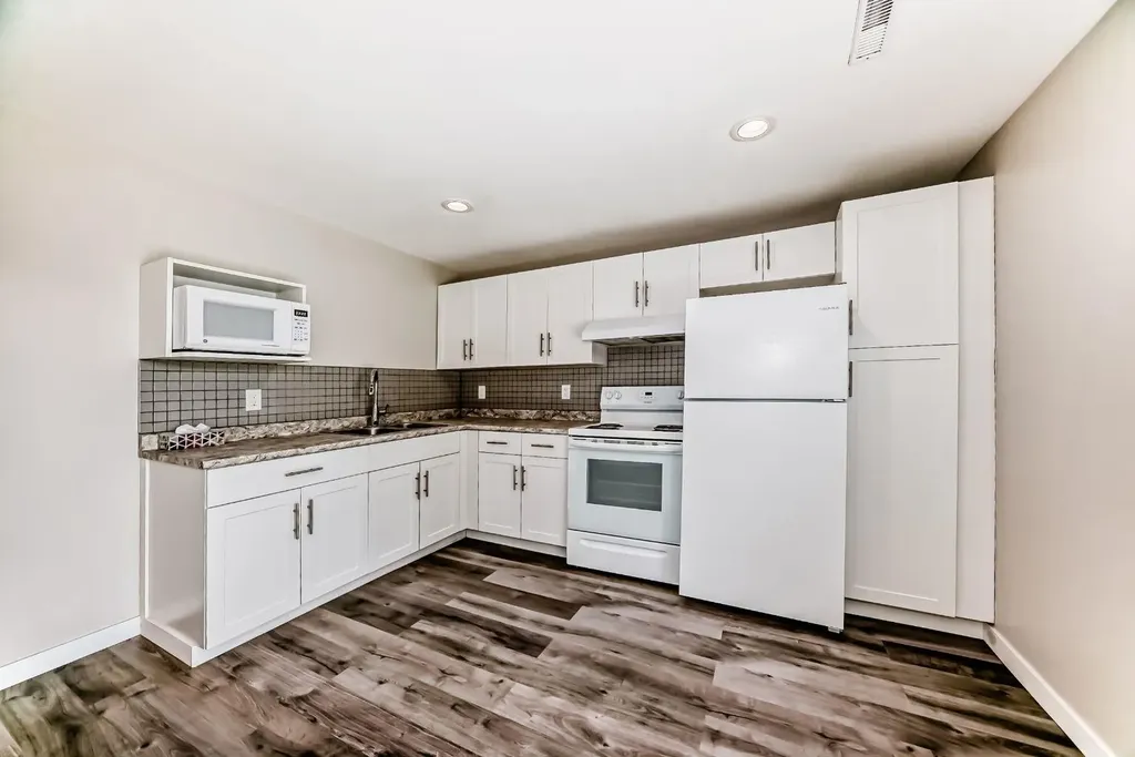 15 Hawkcliff Way NW Calgary AB T3G 2R8