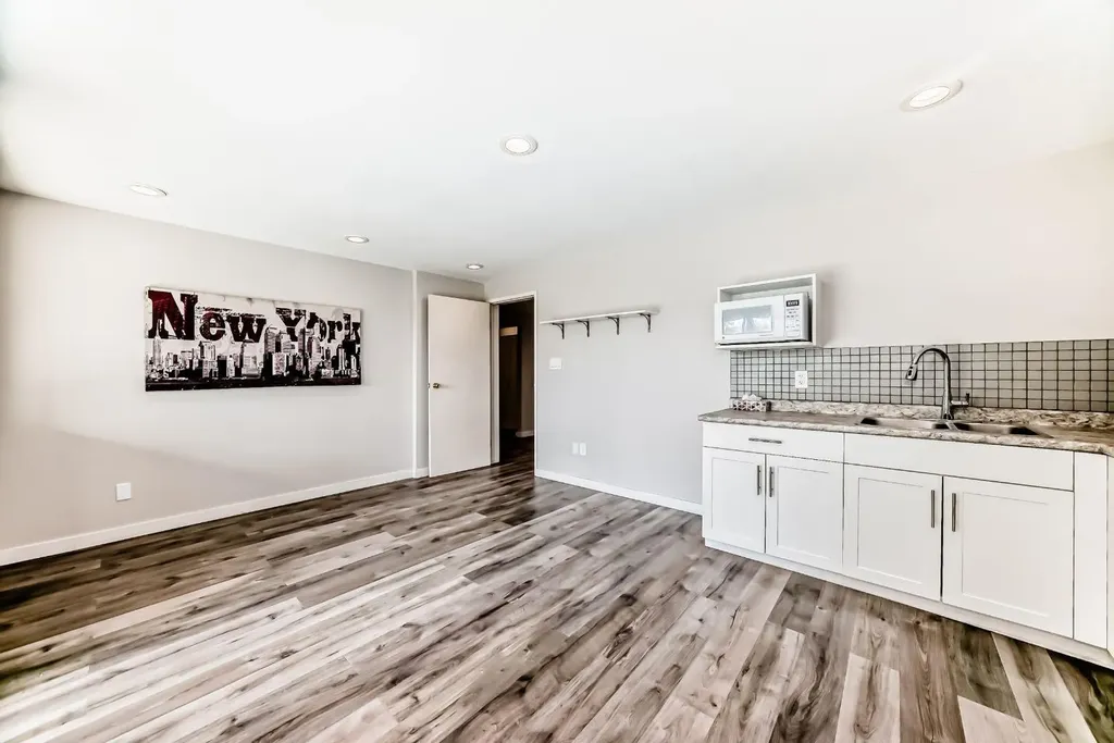 15 Hawkcliff Way NW Calgary AB T3G 2R8