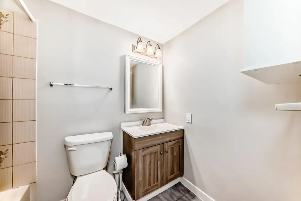 15 Hawkcliff Way NW Calgary AB T3G 2R8