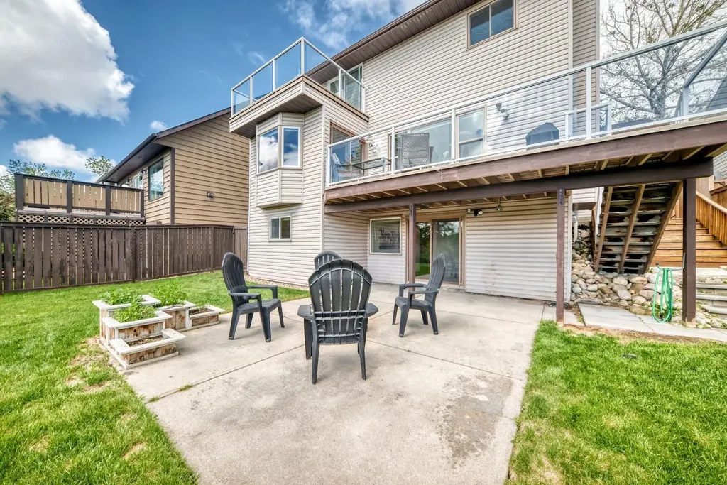 15 Hawkcliff Way NW Calgary AB T3G 2R8