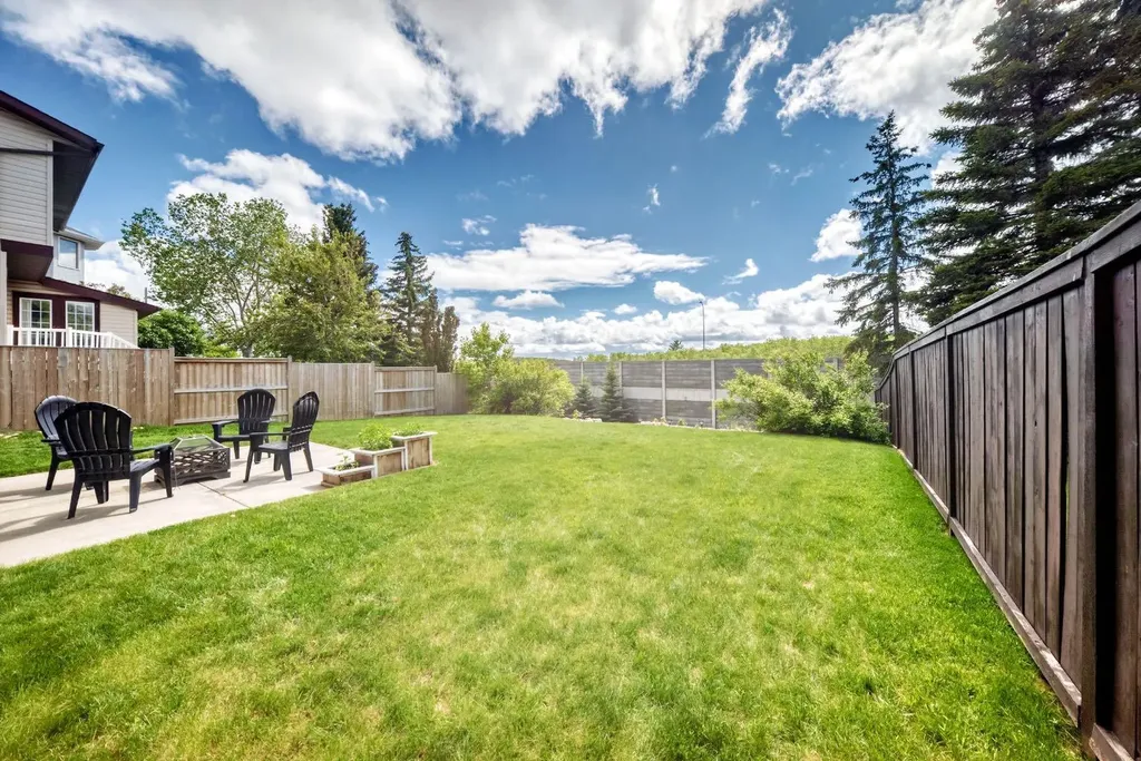 15 Hawkcliff Way NW Calgary AB T3G 2R8