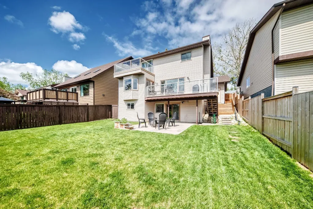 15 Hawkcliff Way NW Calgary AB T3G 2R8