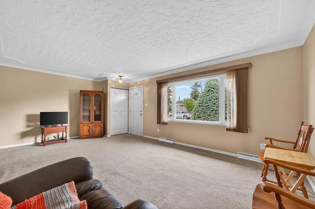 7435 25 Street SE Calgary AB T2C 1A3
