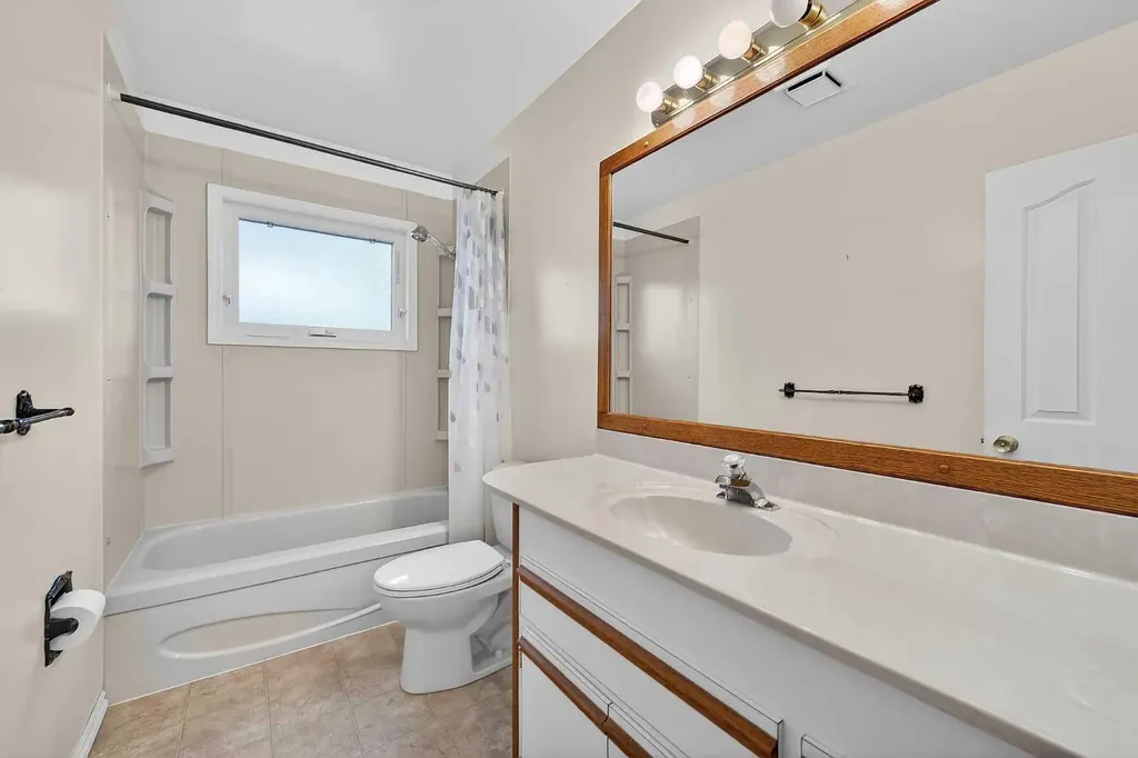 7435 25 Street SE Calgary AB T2C 1A3