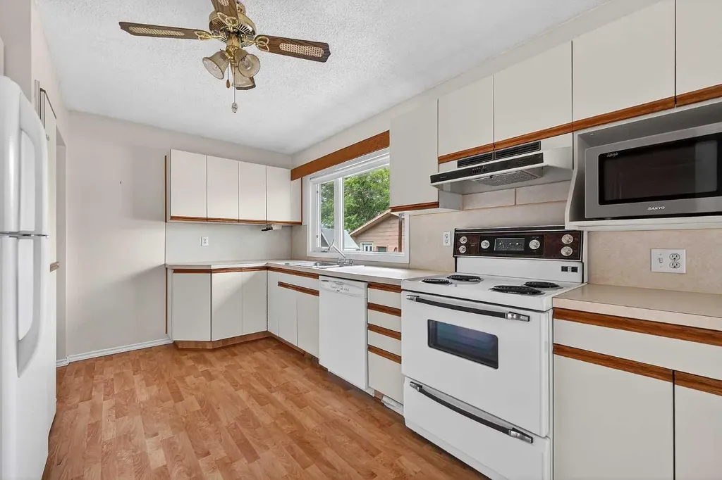 7435 25 Street SE Calgary AB T2C 1A3