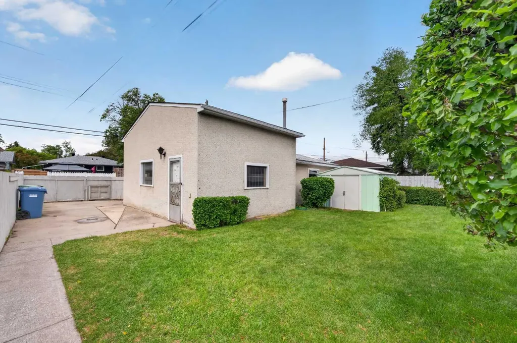 7435 25 Street SE Calgary AB T2C 1A3