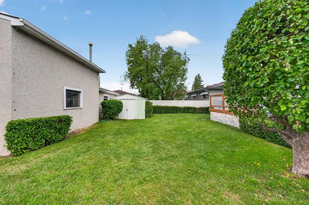 7435 25 Street SE Calgary AB T2C 1A3
