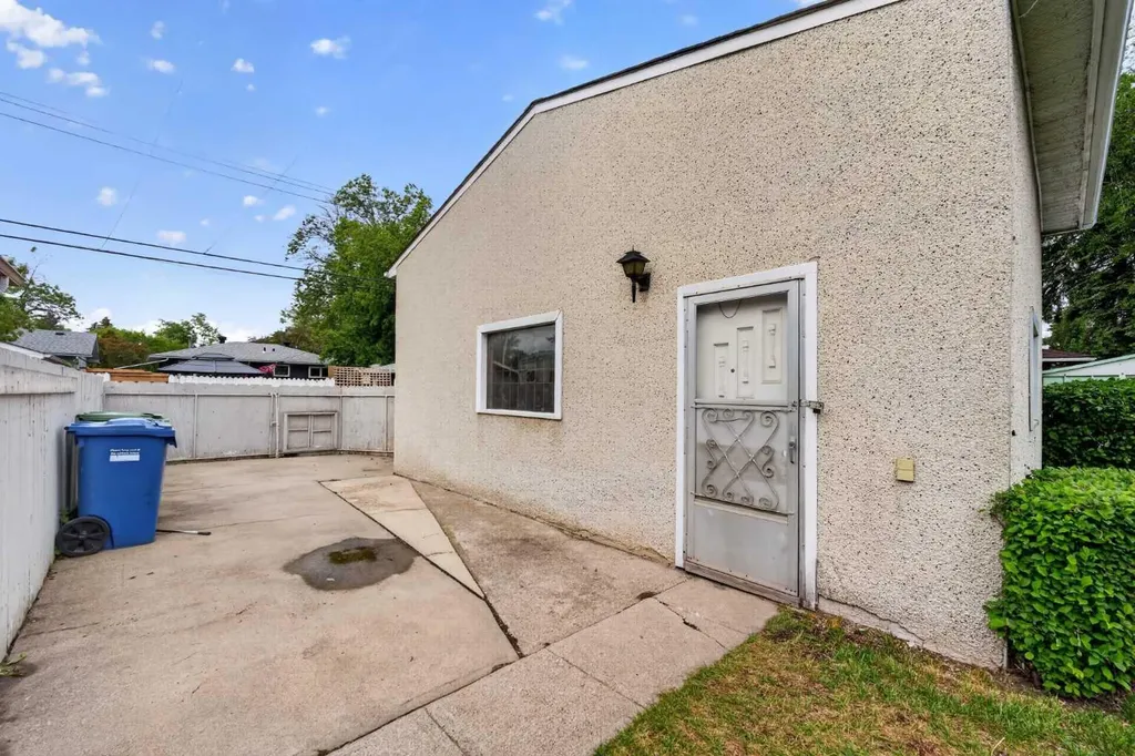 7435 25 Street SE Calgary AB T2C 1A3