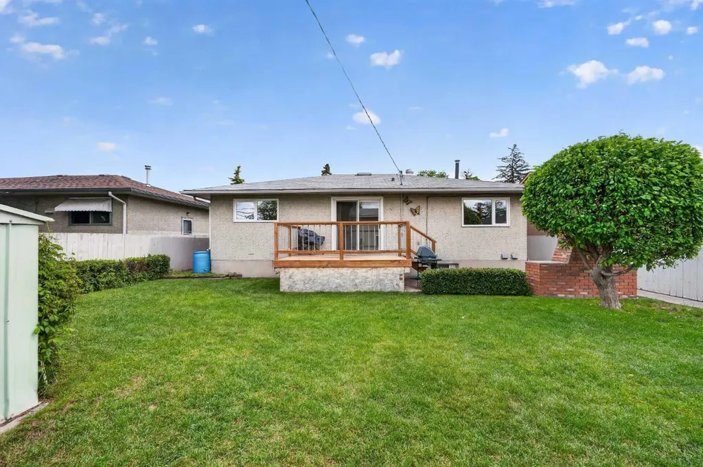 7435 25 Street SE Calgary AB T2C 1A3
