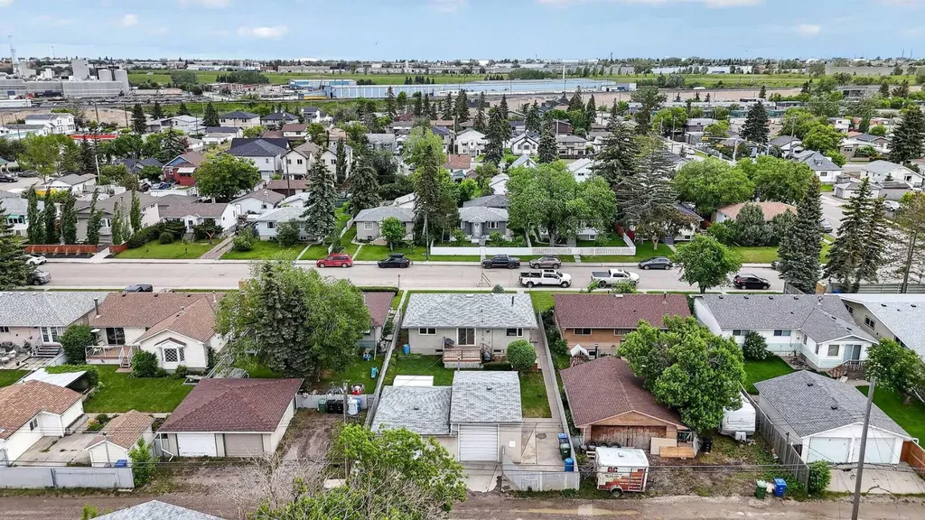 7435 25 Street SE Calgary AB T2C 1A3