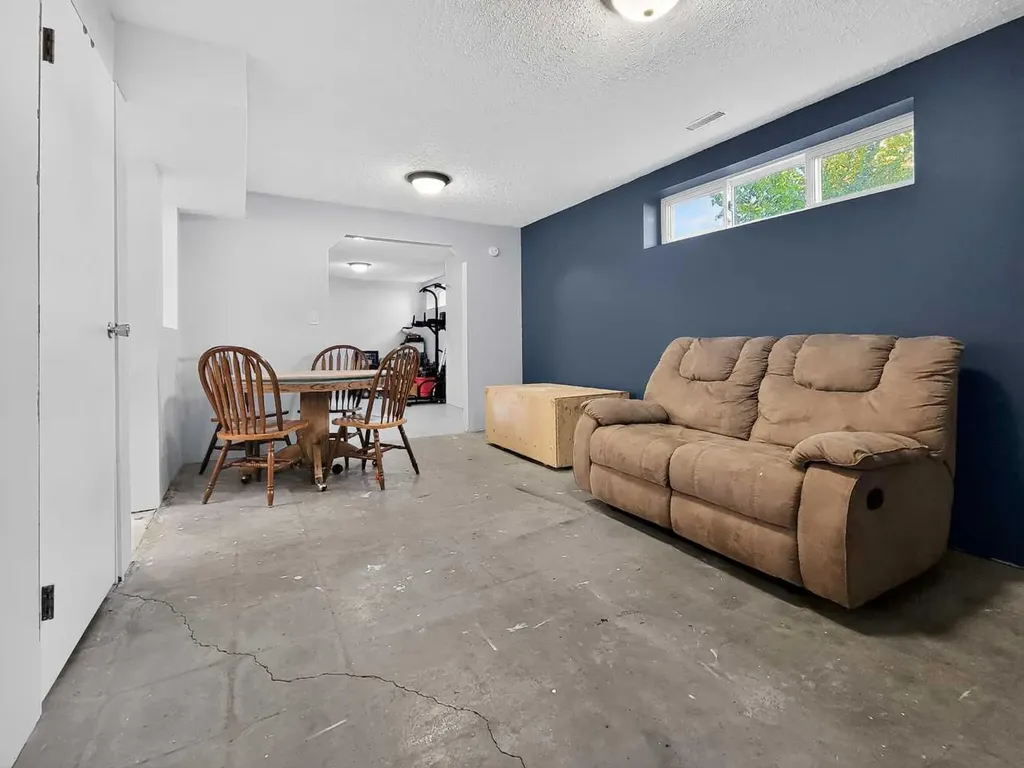 9704 94 Avenue Wembley AB T0H 3S0