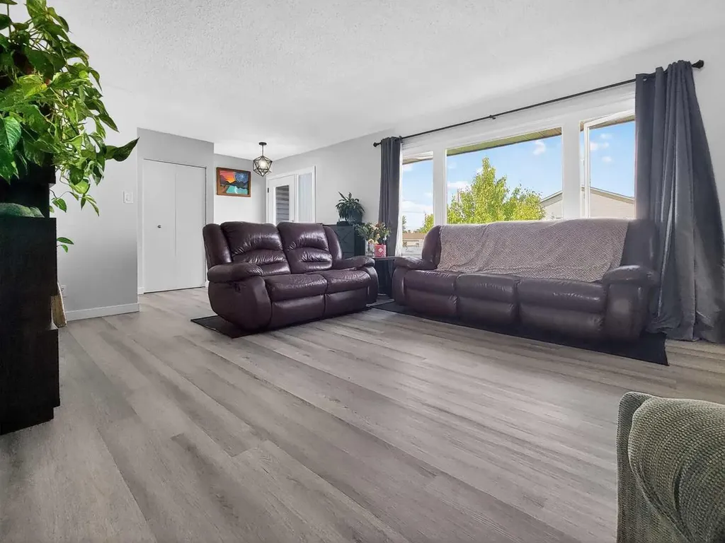 9704 94 Avenue Wembley AB T0H 3S0