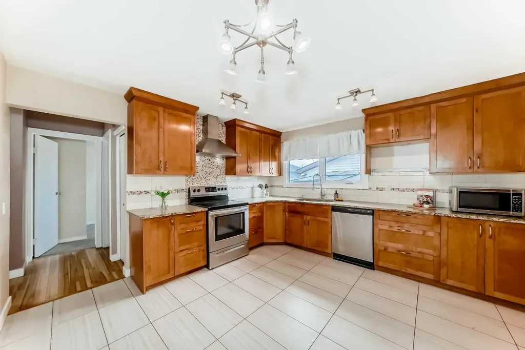 6607 Malvern Road NE Calgary AB T2A 5C3