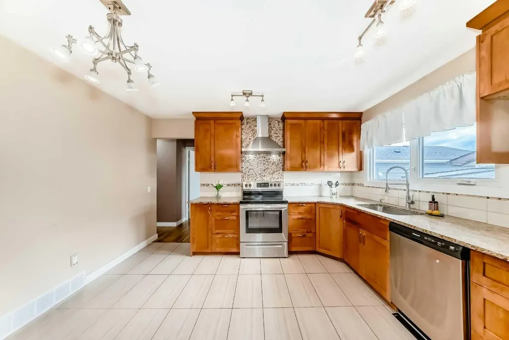6607 Malvern Road NE Calgary AB T2A 5C3