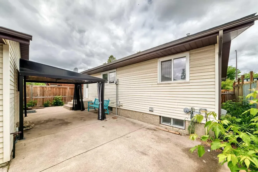 6607 Malvern Road NE Calgary AB T2A 5C3