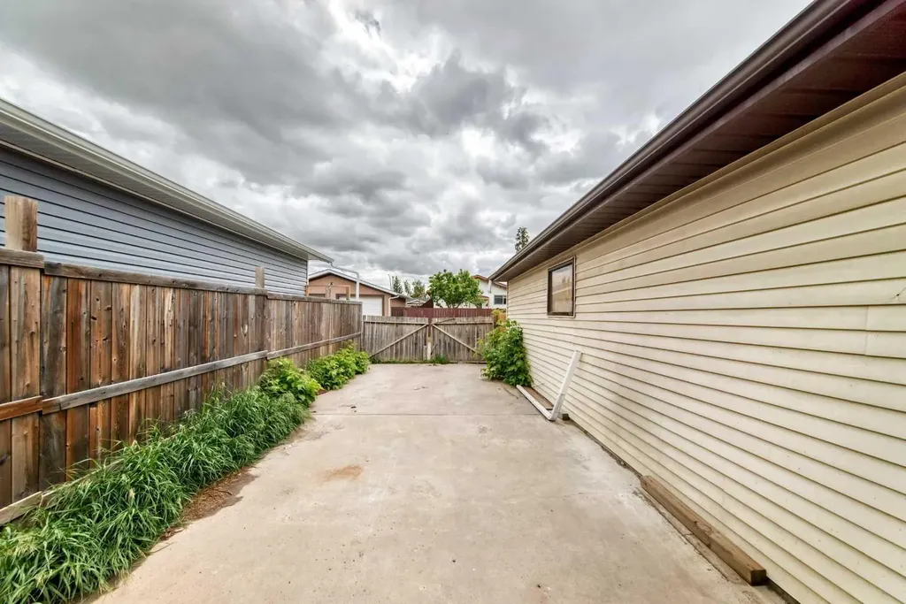6607 Malvern Road NE Calgary AB T2A 5C3