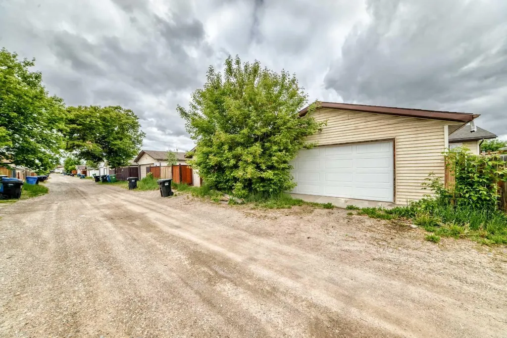 6607 Malvern Road NE Calgary AB T2A 5C3