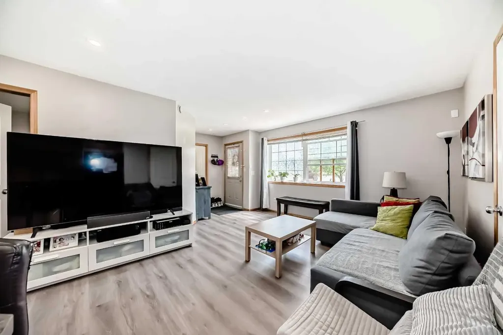 140 Panatella Landing NW Calgary AB T3K 0K8