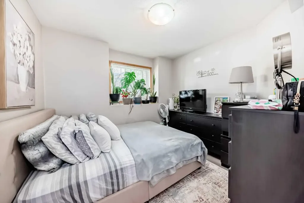 140 Panatella Landing NW Calgary AB T3K 0K8