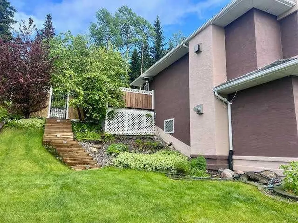 129 Huisman Crescent Hinton AB T7V1H5