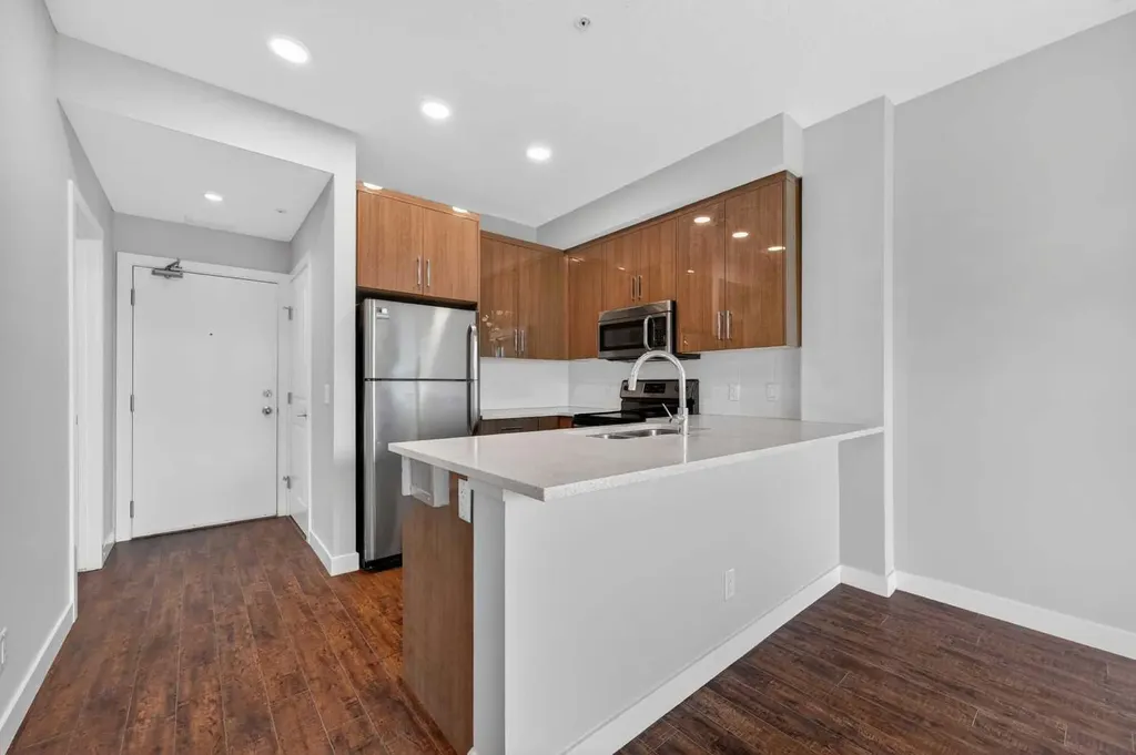 607 17 Avenue NW Calgary AB T2M 0N6