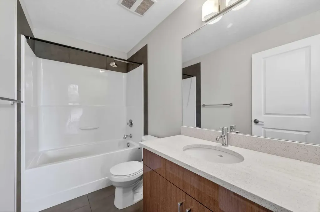 607 17 Avenue NW Calgary AB T2M 0N6