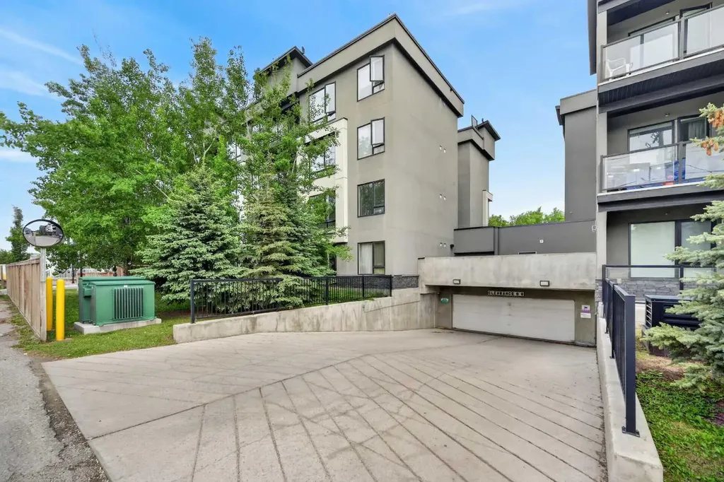 607 17 Avenue NW Calgary AB T2M 0N6