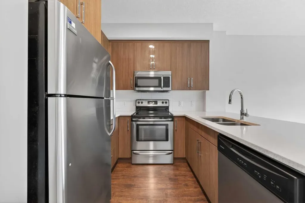 607 17 Avenue NW Calgary AB T2M 0N6