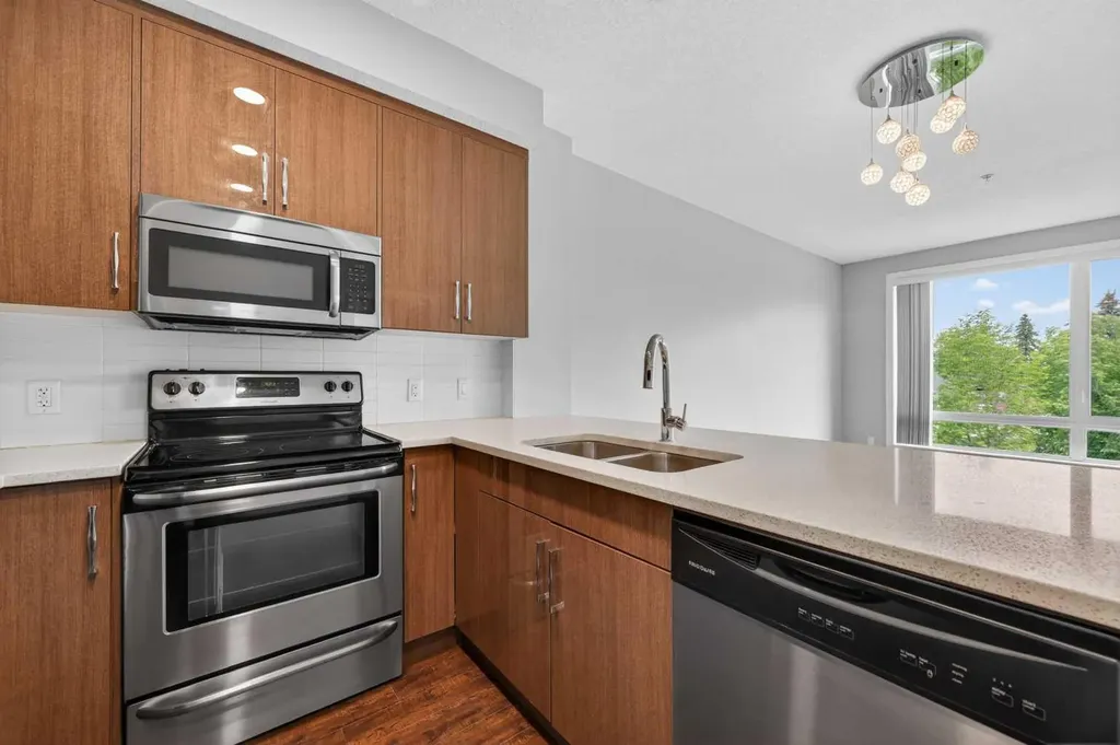 607 17 Avenue NW Calgary AB T2M 0N6