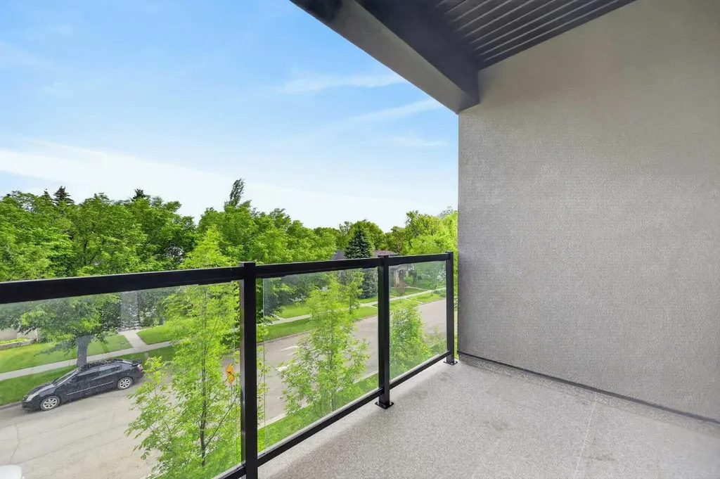 607 17 Avenue NW Calgary AB T2M 0N6