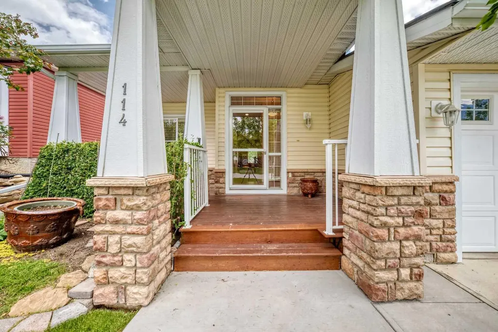 114 Tucker Circle Okotoks AB T1S 2J8