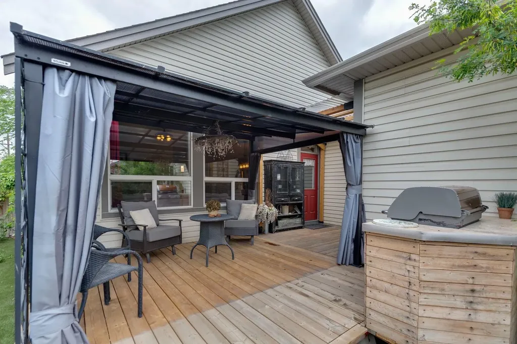 902 Williamstown Boulevard NW Airdrie AB T4B 0S8