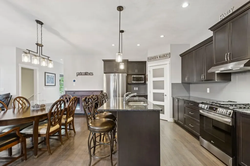902 Williamstown Boulevard NW Airdrie AB T4B 0S8