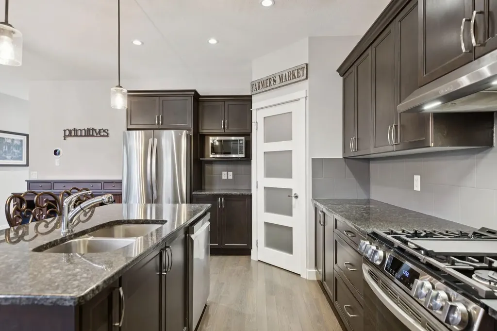 902 Williamstown Boulevard NW Airdrie AB T4B 0S8