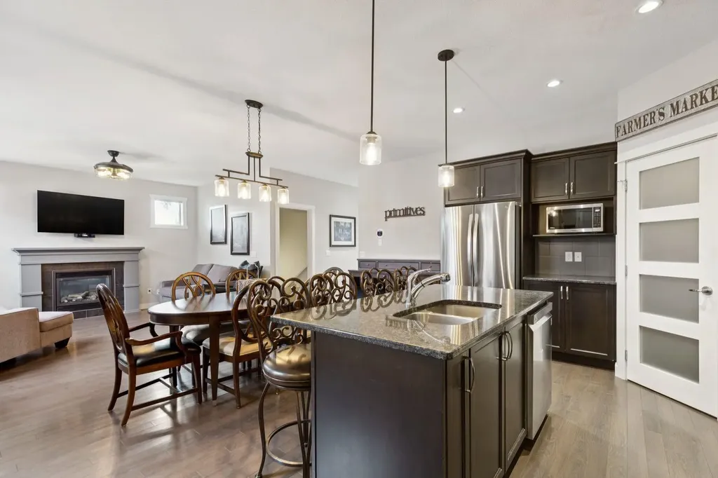 902 Williamstown Boulevard NW Airdrie AB T4B 0S8