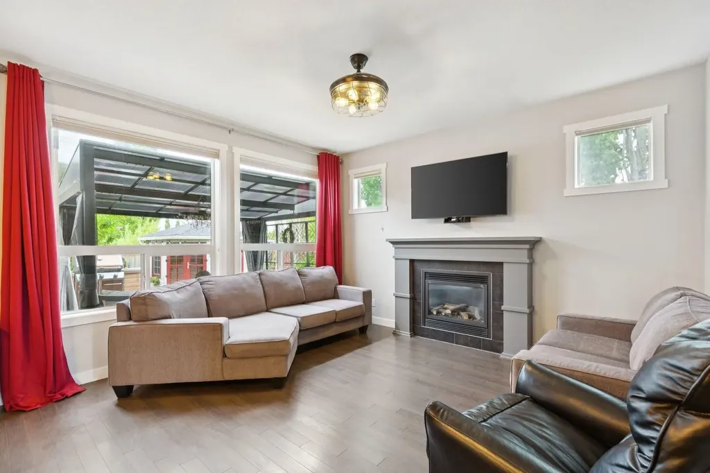 902 Williamstown Boulevard NW Airdrie AB T4B 0S8