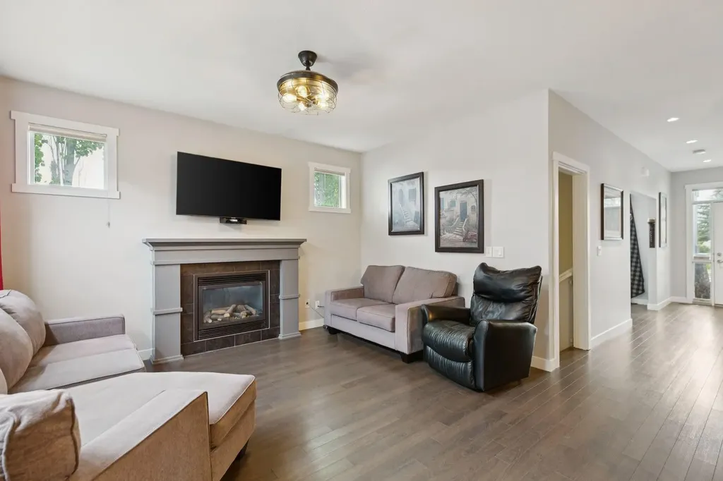 902 Williamstown Boulevard NW Airdrie AB T4B 0S8